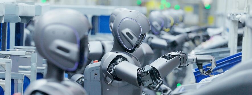 你现在属于 “容易被 AI 替代的类型”，还是 “未来会更值钱的类型”？